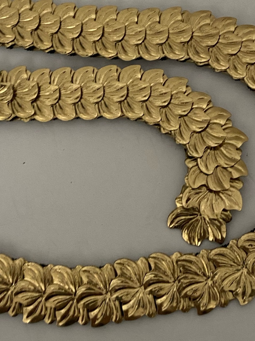 Vintage Gold Textured Petal-Link Elastic Belt - Picture 4 of 9